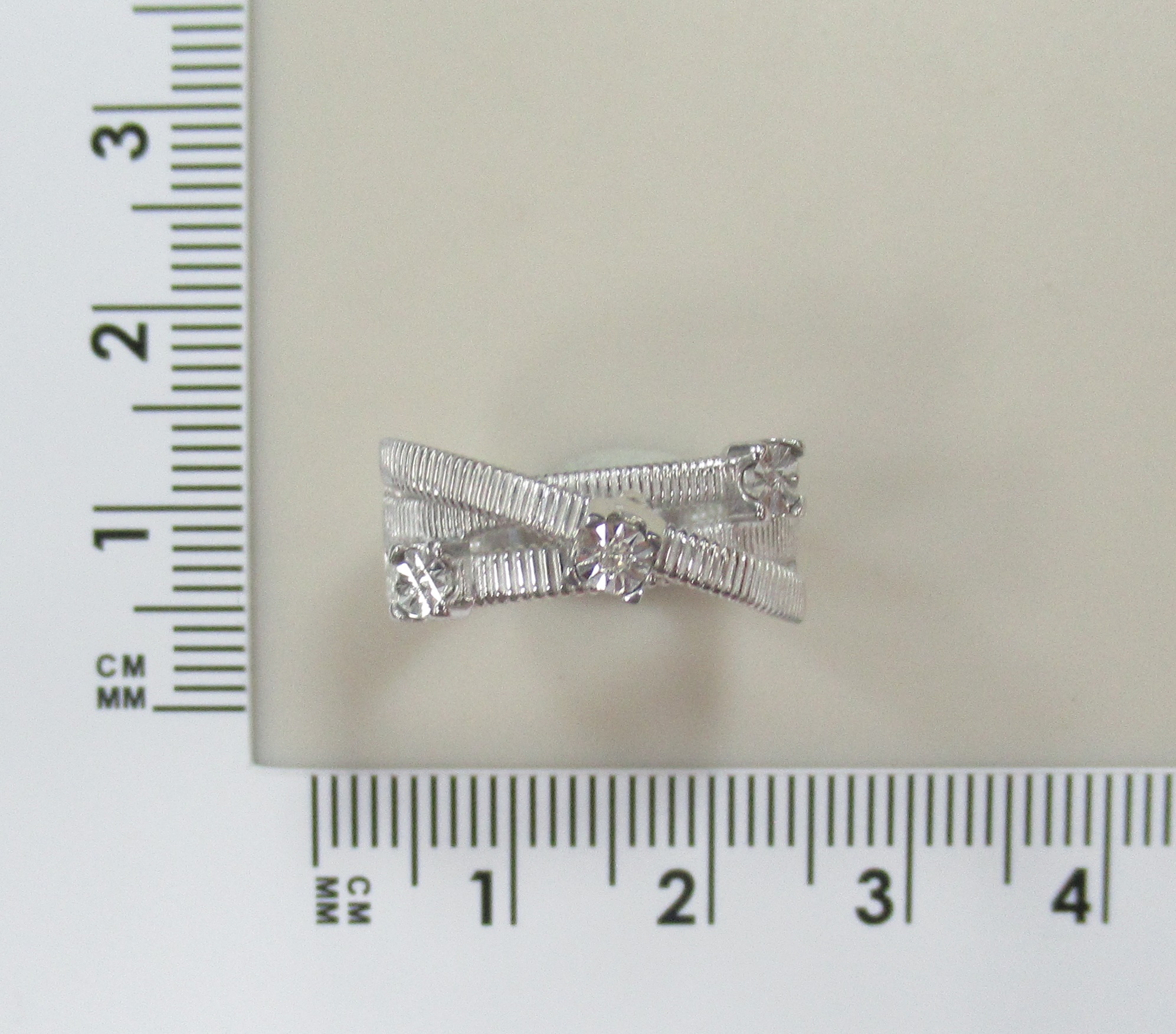 Серебряное кольцо с бриллиантом